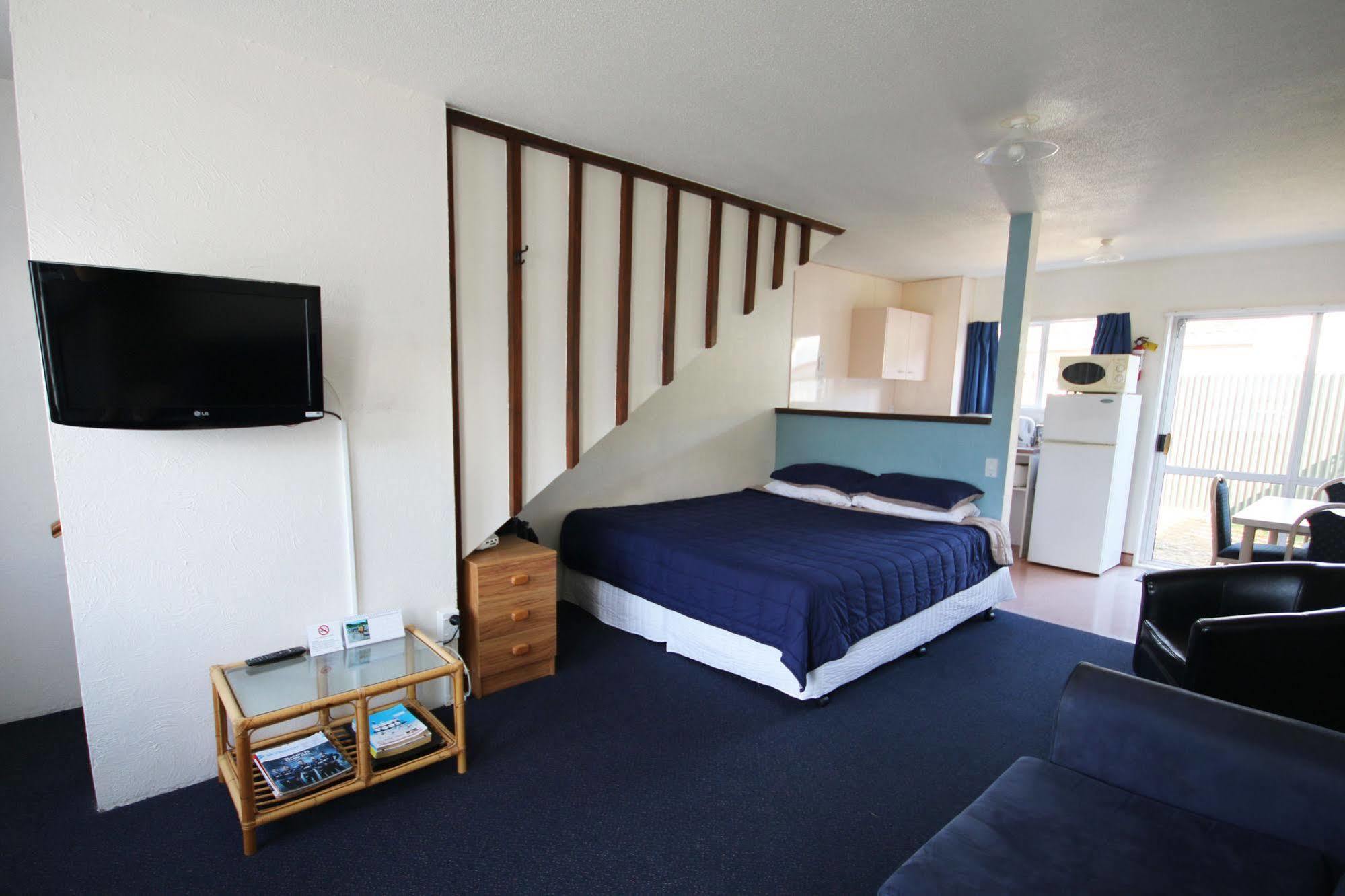 Midway Pacifica Lodge Lower Hutt Exterior photo