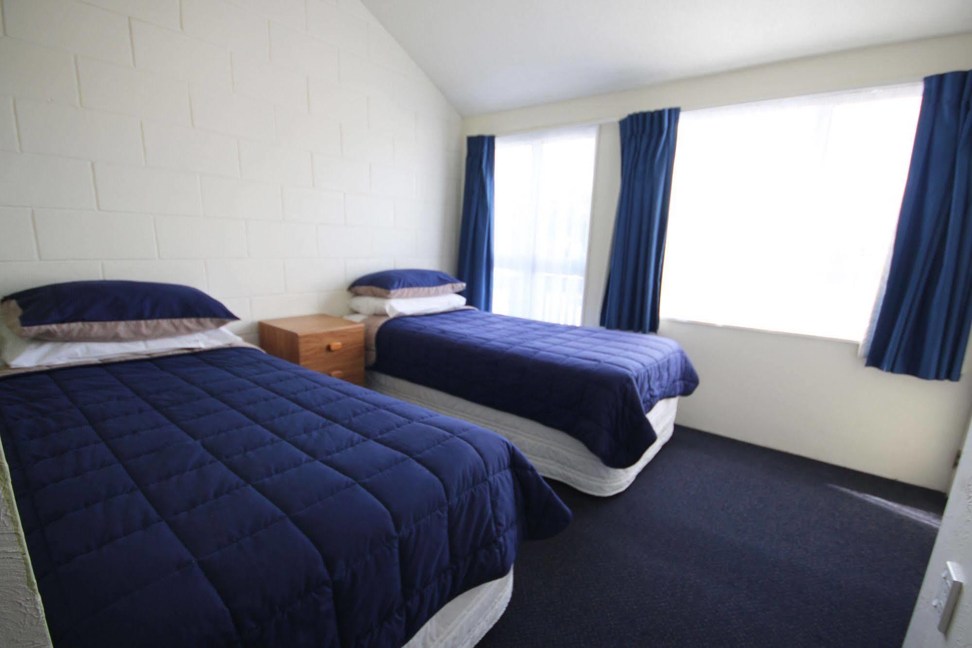 Midway Pacifica Lodge Lower Hutt Exterior photo